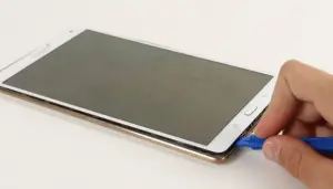 Retirer le boitier arrière de galaxy Tab A Retirer le boitier arrière de galaxy Tab A